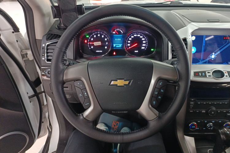 Used Chevrolet Captiva 2017 2.4L 4x4 Flagship Edition 7-Seater
