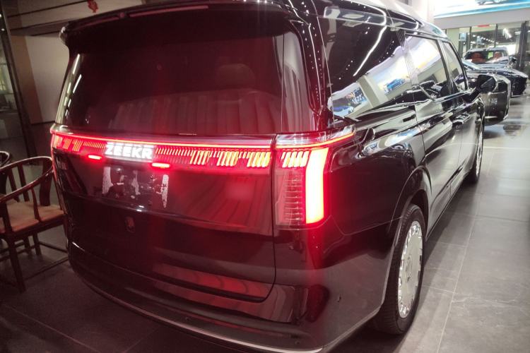 Used Zeekr 009 2024 Six-Seat Executive Version 4WD 108 kWh Rear Right 45 Deg