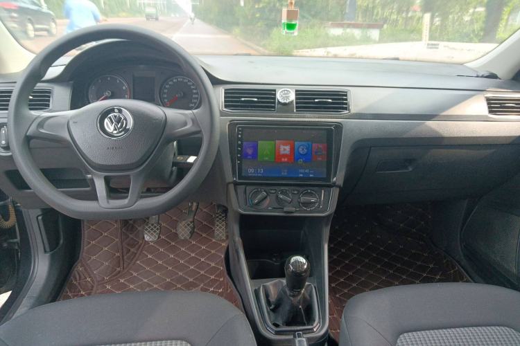 Used Volkswagen Santana 2016 1.6L Manual Fashion Edition Interior 3