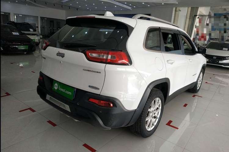 Used Jeep Cherokee 2016 2.0L Superior Edition