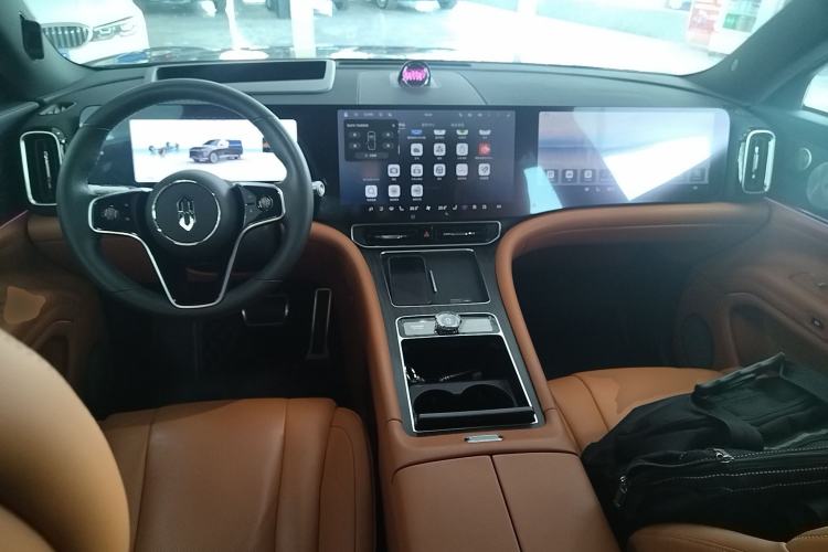 Used Hima AITO M9 2024 Range-Extended Ultra Version 42 kWh 6-Seater Model Center Console