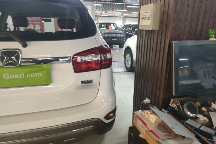 Used JMC Yusheng S350 2013 2.4T Automatic 4x4 Diesel Luxury 5-Seater Right Rear Taillight