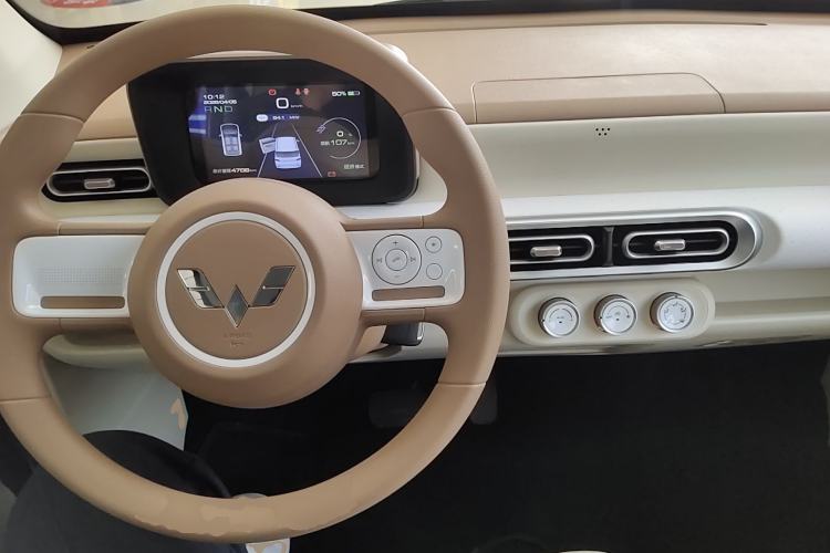 Used Wuling Hongguang MINIEV 2024 3rd Generation 215km Youth Edition Center Console