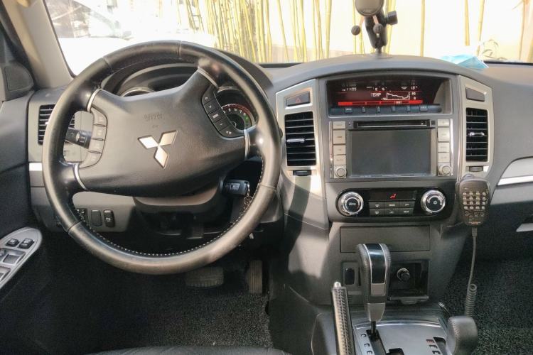 Used Mitsubishi Pajero 2015 3.0L Automatic Elite Edition China V Standard Steering Wheel