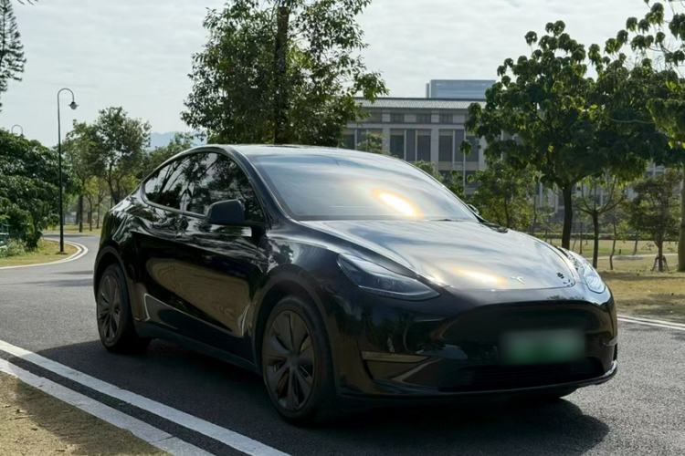 Used Tesla Model Y 2023 Long-Range All-Wheel-Drive Version