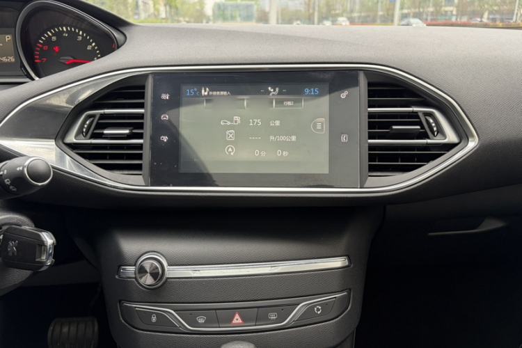 Used Peugeot 308S 2015 1.2T Automatic Jingchi Edition Audio And AC Panel