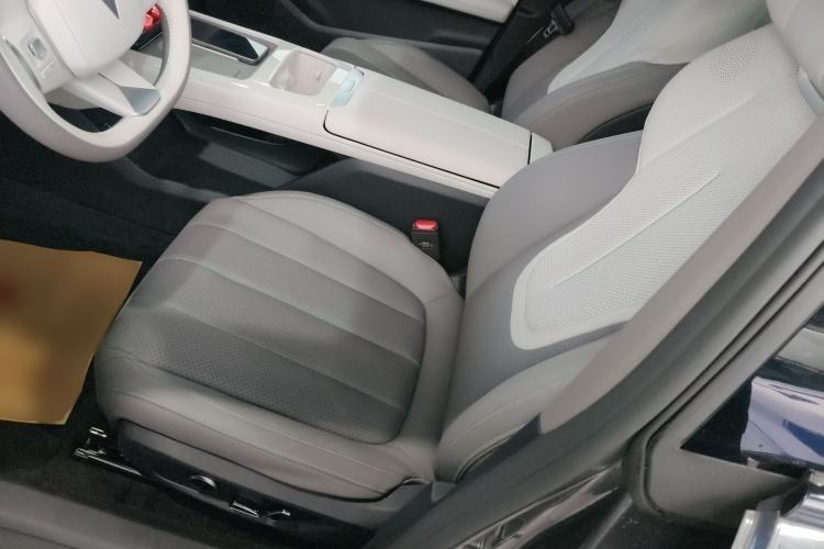 Used Deepal L07 2025 230 Ultra with DeepBlue Intelligent Driving AD PRO Extended-Range Version
