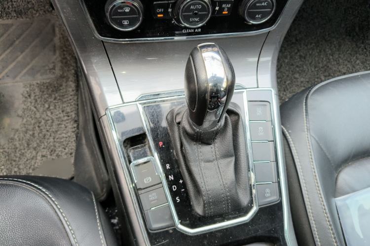 Used Volkswagen Passat 2016 330TSI DSG Luxury Edition Gear Lever