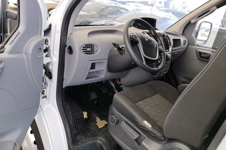 Used SAIC MAXUS Xintu V80 2021 2.0T Manual Classic Aoyuntong Short Wheelbase Mid-Roof 5/6-Seater