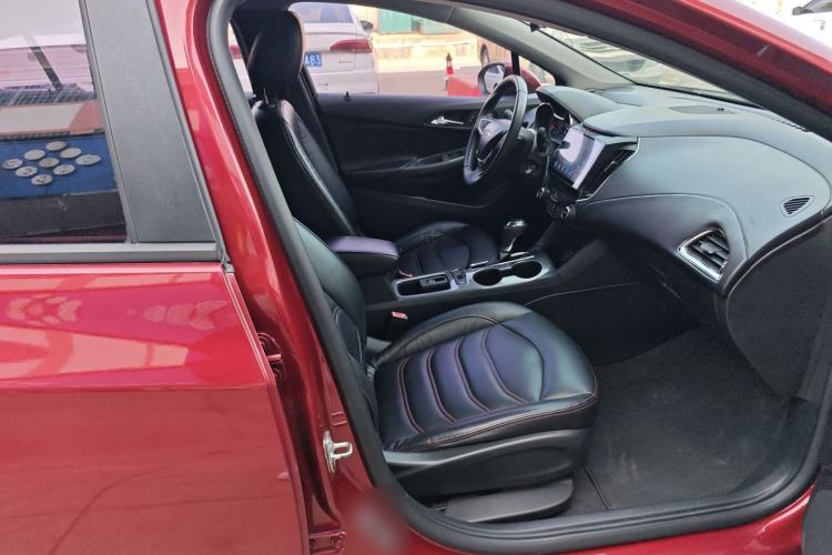 Used Chevrolet Cruze 2018 320 Automatic Pioneer Sunroof Edition Right Front Seat