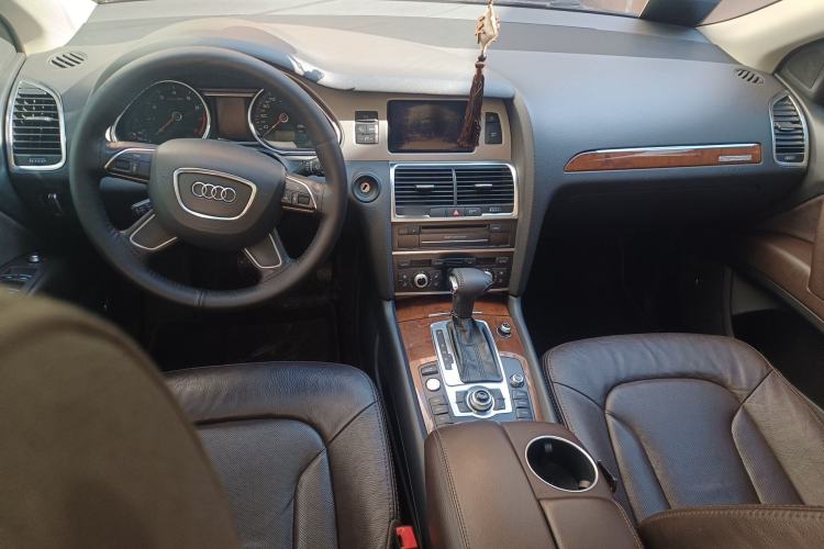 Used Audi Q7 2014 35 TFSI Sport Edition Center Console