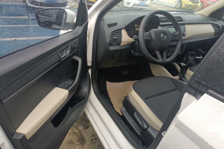 Used Skoda Fabia 2015 1.4L Automatic Chuanxing Edition Driver Seat