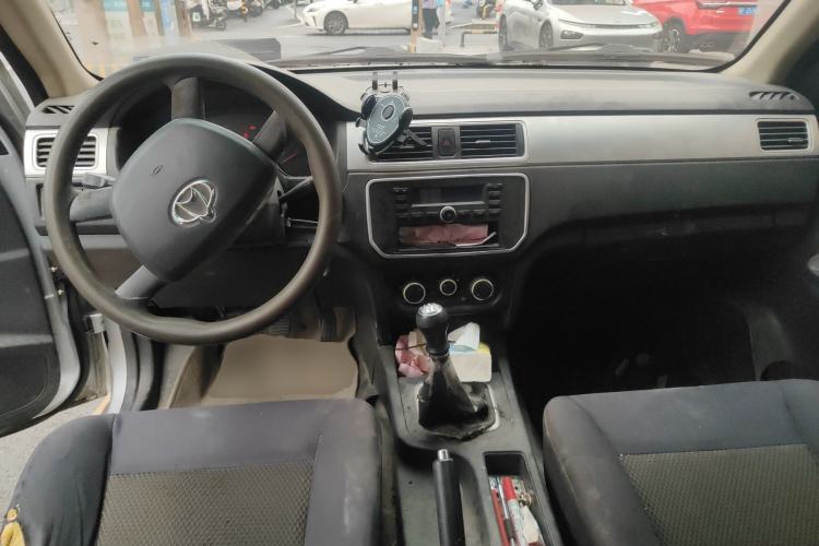 Used CHANGAN KAICHENG Shenqi F30 2018 1.5L Comfort Plus Long Wheelbase DAM15L Center Console