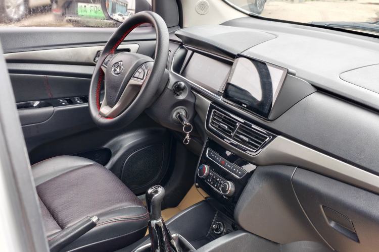 Used CHANGAN KAICHENG Oushang A600 2016 1.5L Manual Luxury 7-Seater Audio And AC Panel