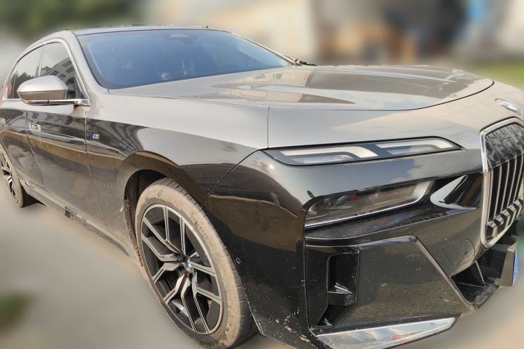 Used BMW 7 Series 2023 735Li M Sport Package Front Right 45 Deg