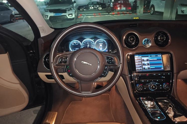 Used Jaguar XJ 2014 XJL 3.0 SC Two-Wheel-Drive Panoramic Business Edition