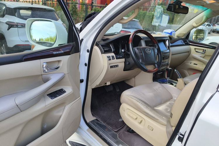 Used Lexus LX 2009 570
