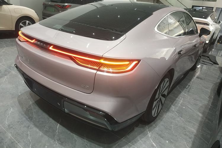 Used Geely Galaxy E8 2024 665 km Range Rear-Drive Starship Long-Range Version