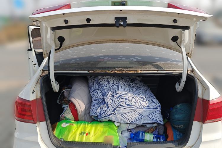 Used Volkswagen Santana 2016 1.6L Manual Fashion Edition Trunk