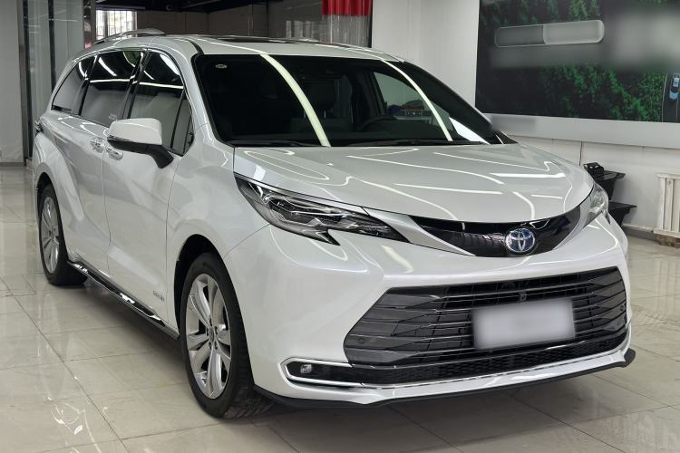 Used Toyota Sienna 2023 2.5L Hybrid Deluxe Edition