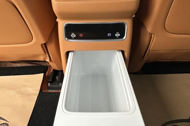 Used Dongfeng eπ eπ008 2025 636Max All-Electric 5-Seater