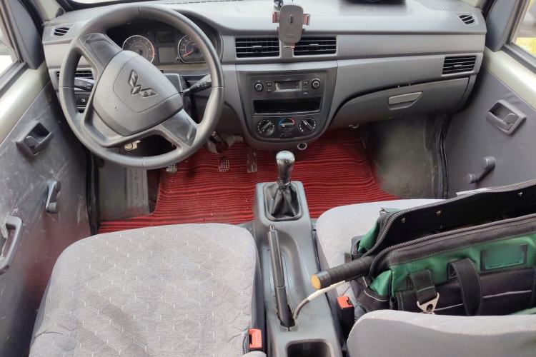 Used Wuling Zhiguang 2015 1.2L Practical LS-I Model Center Console