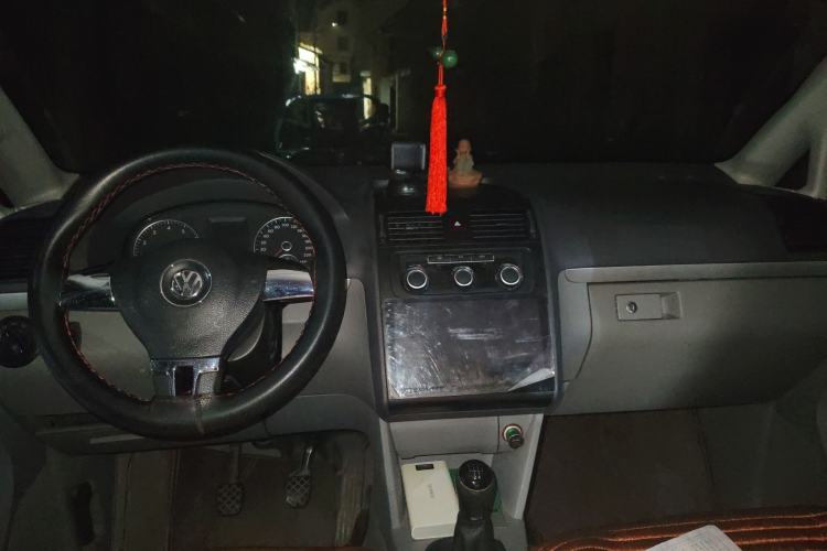 Used Volkswagen Touran 2018 Volkswagen Touran L 1.6L Manual Trend Edition Center Console