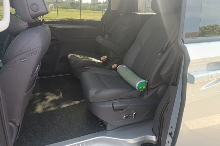 Used Buick GL8 New Energy 2025 Lushang First-Drive Edition 7-Seater Left Rear Seat