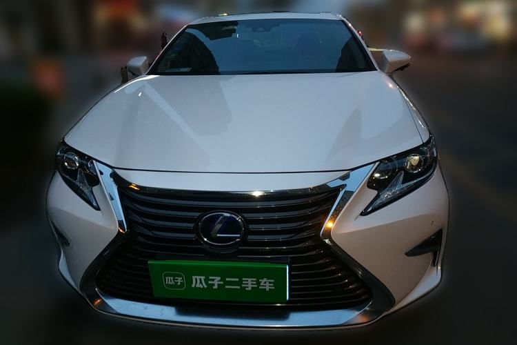 Used Lexus ES 2015 300h Luxury Edition Front