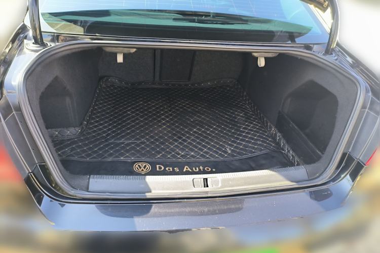 Used Volkswagen Magotan 2012 Revised 1.8TSI Luxury Version Trunk