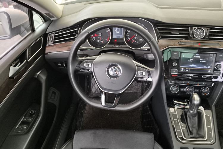 Used Volkswagen Magotan 2017 330TSI DSG Luxury Model Steering Wheel