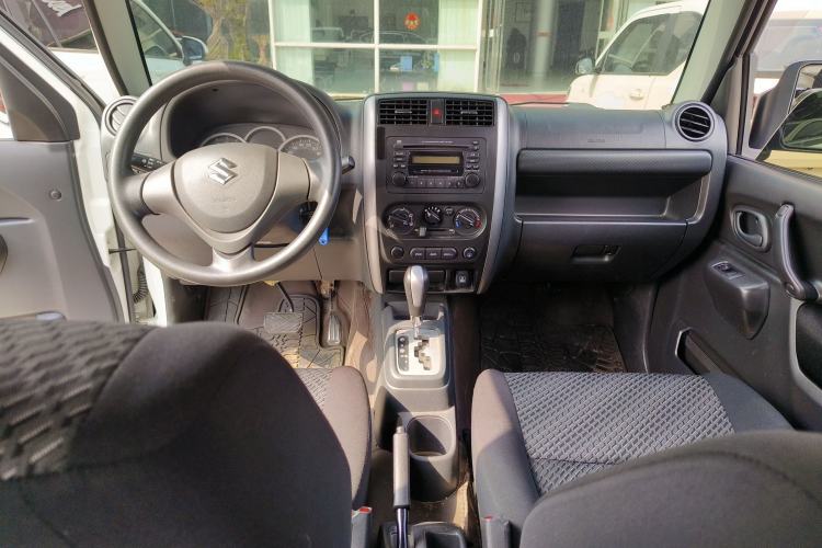 Used Suzuki Jimny 2015 1.3 AT JLX Center Console