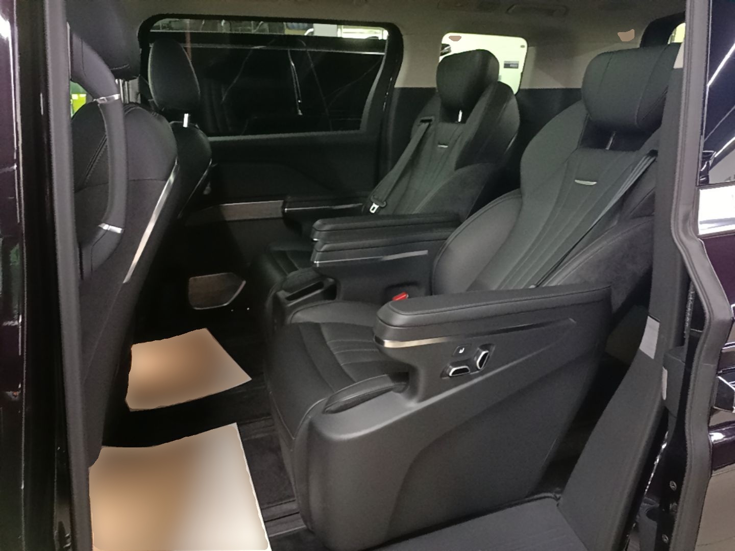 Hongqi HQ9 PHEV 2024 2.0T Four-Wheel Drive Business Edition — снимка 20