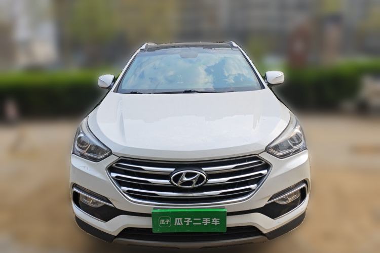 Used Hyundai Santa Fe 2017 2.0T Automatic All-Wheel Drive Smart 7-Seater Front