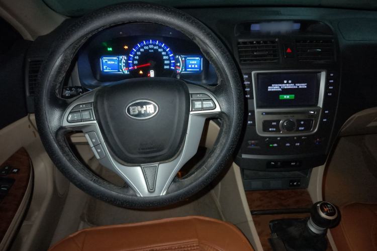 Used BYD G6 2011 1.5T Manual Luxury Edition
