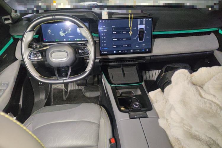 Used Lynk & Co 08 EM-P 2025 220 km All-Wheel-Drive Performance Halo
