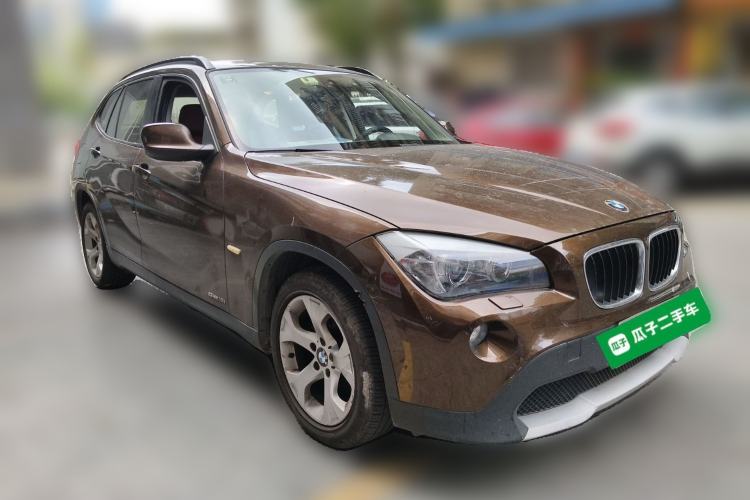 Used BMW X1 2010 sDrive18i Luxury Model Front Right 45 Deg