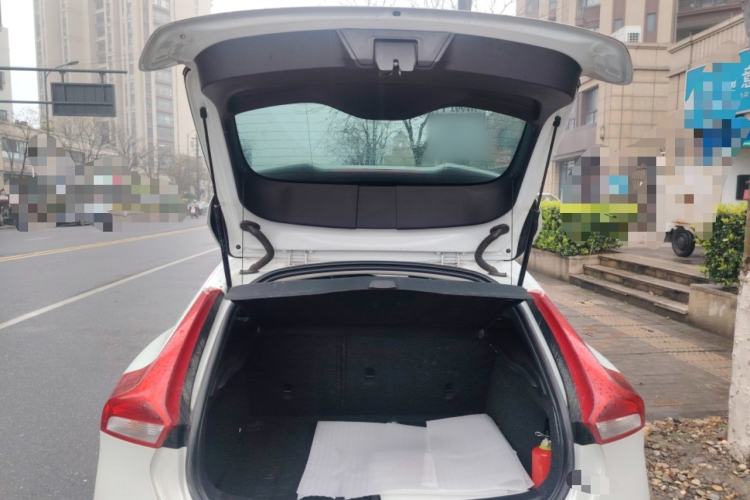 Used Volvo V40 2018 T3 Zhiyi Edition
