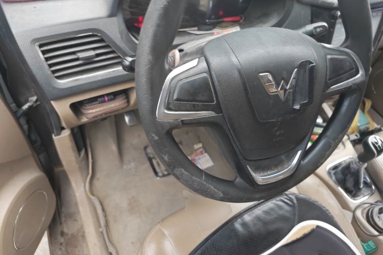 Used Wuling Hongguang 2014 1.5L S Standard Version