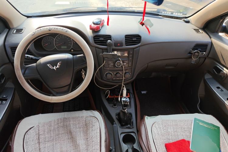 Used Wuling Hongguang 2015 1.5L S Basic Version China V Standard
