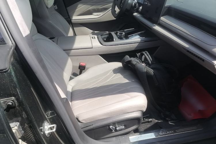 Used Geely Galaxy 8 2025 130km EM-P Starship Edition
