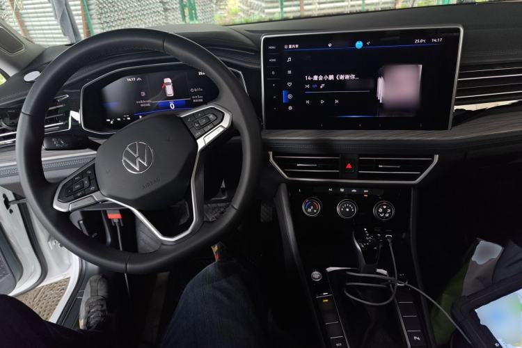 Used Volkswagen Sagitar 2025 Revised 300TSI DSG Excellence Edition Center Console