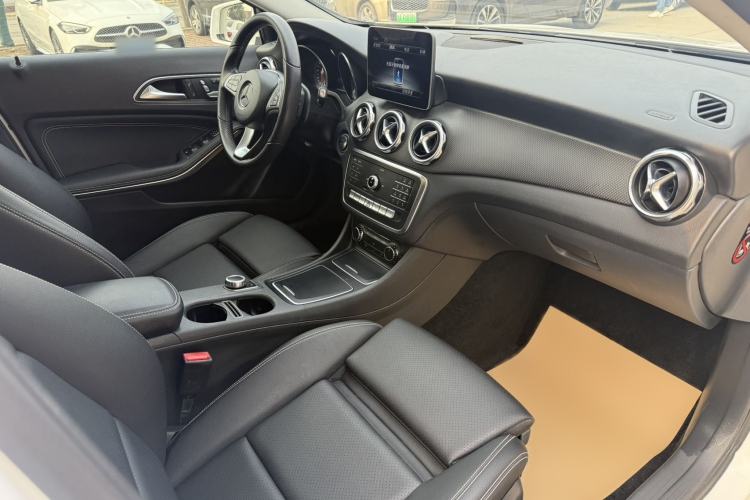 Used Mercedes-Benz GLA 2018 GLA 200 Sport Edition Interior 2