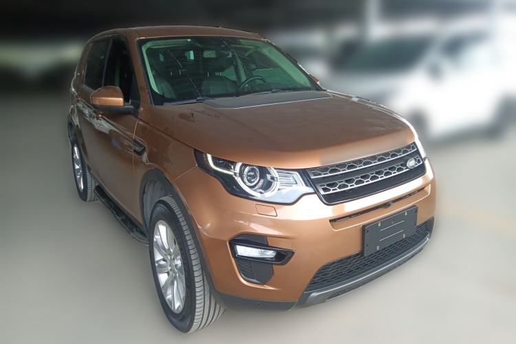 Used Land Rover Discovery Sport 2018 240 PS SE Version Front Right 45 Deg