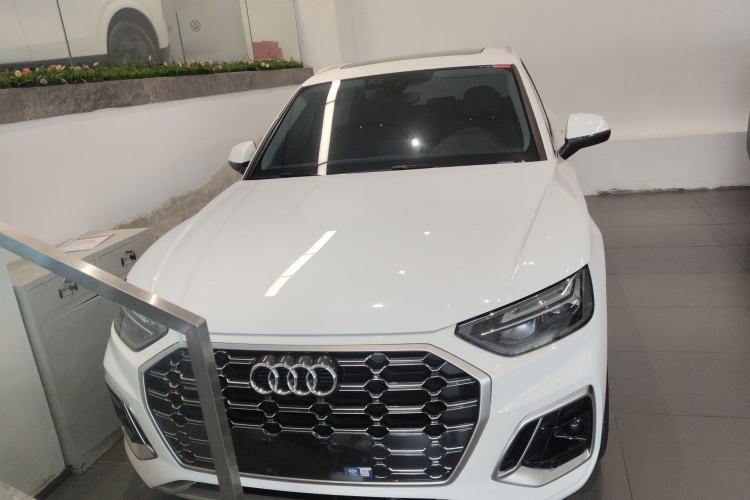 Used Audi Q5L 2022 40T Fashionable and Dynamic Model
