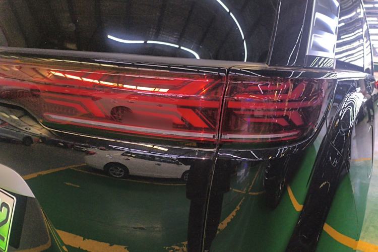 Used Denza D9 2025 DM-i Smart Drive 1020 Four-Wheel Drive Deluxe Model
