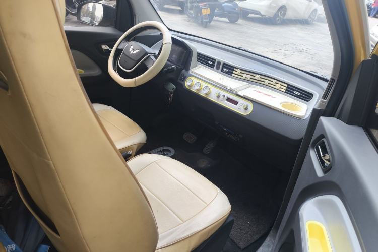 Used Wuling Hongguang MINIEV 2021 Macaron Fashion Model Lithium Iron Phosphate Interior 4