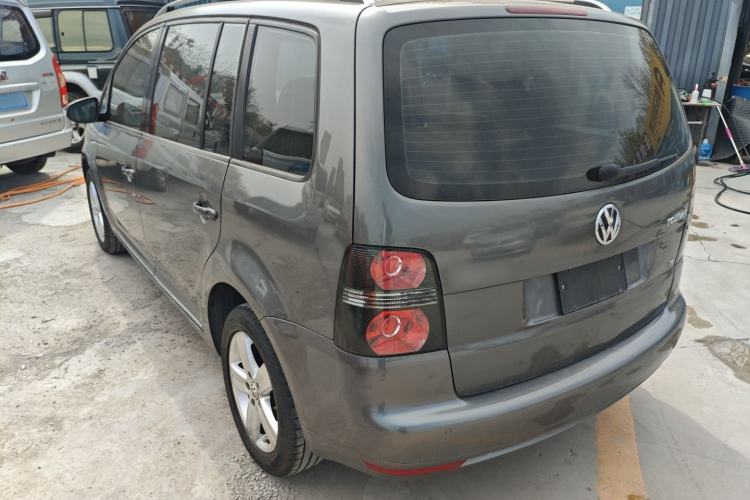 Used Volkswagen Touran 2015 1.4T DSG Comfort Edition 5 Seats Exterior 2