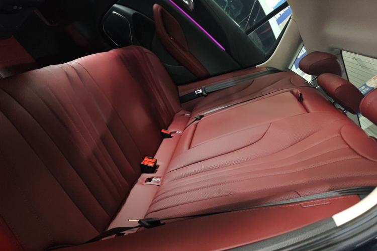 Used Hongqi H5 2025 Model 2.0T Automatic Xuan Ying 2 Million Units Commemorative Edition Left Rear Seat