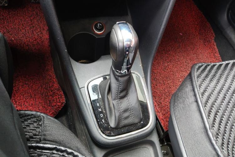 Used Volkswagen Polo 2016 1.6L Automatic Luxury Model Gear Lever